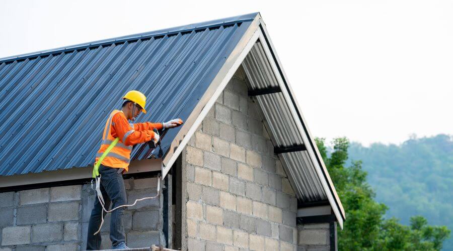 Professional residential roofers in Floresville, TX